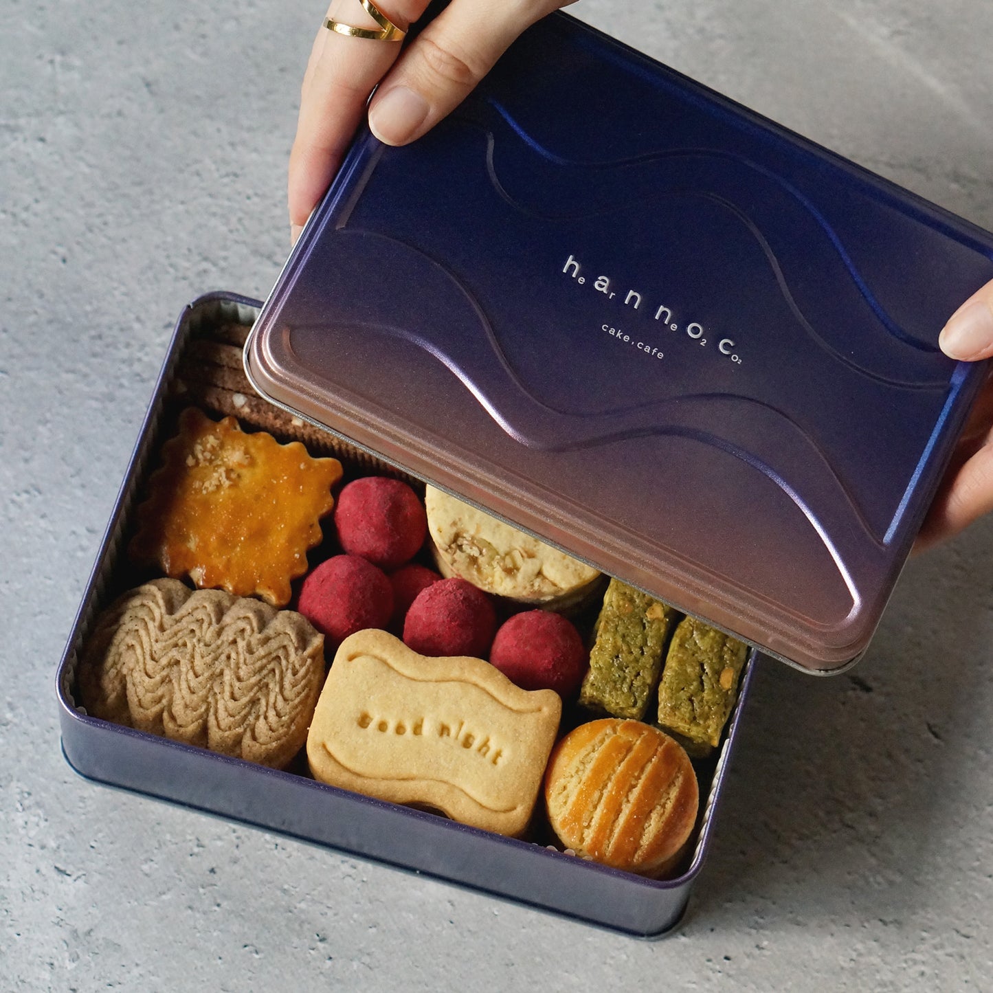 【夜に食べるクッキー缶】L'heure bleue