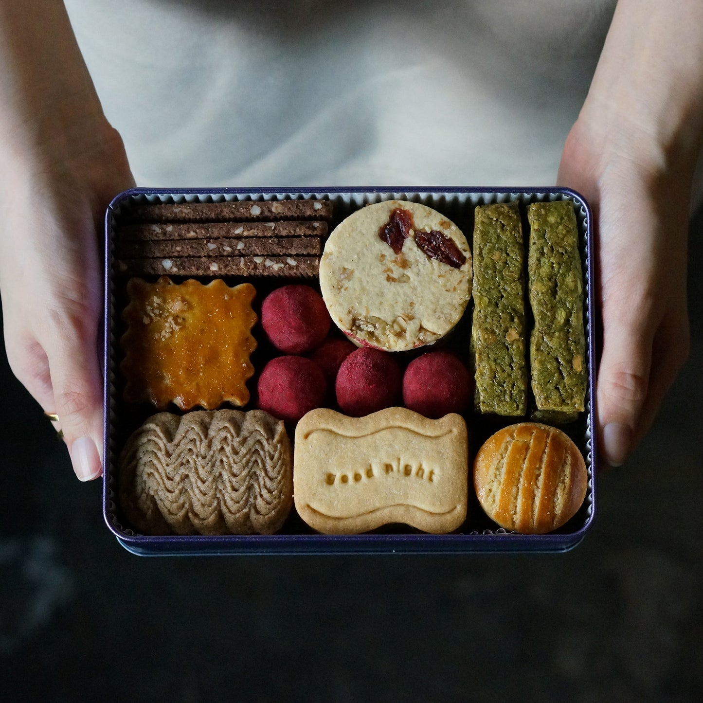 【夜に食べるクッキー缶】L'heure bleue