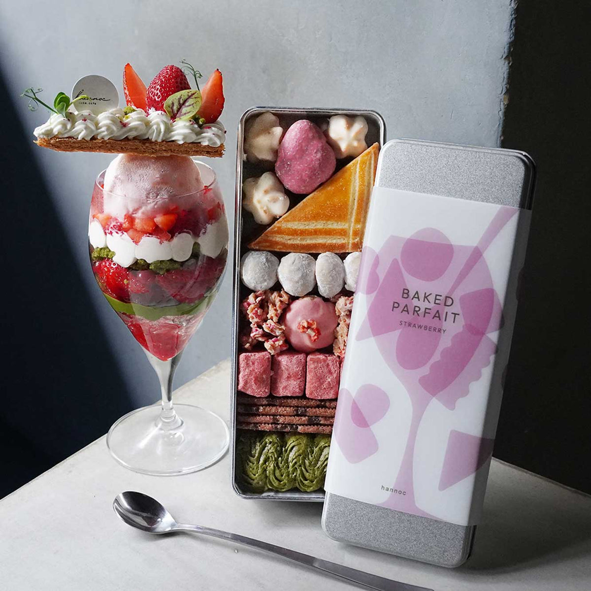 【9/18(金)18:00発売】"パフェのクッキー缶" Baked Parfait - Strawberry -