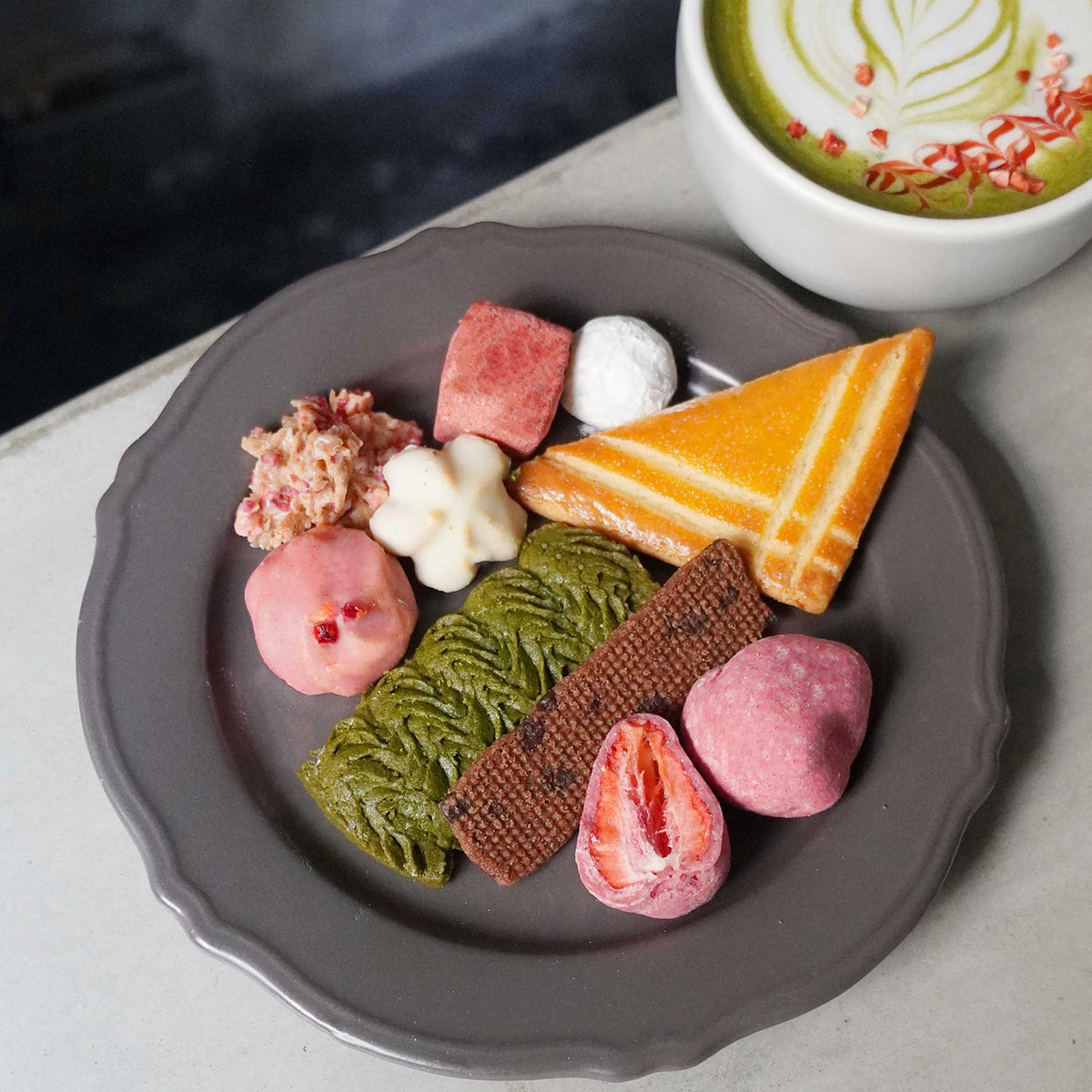 【9/18(金)18:00発売】"パフェのクッキー缶" Baked Parfait - Strawberry -