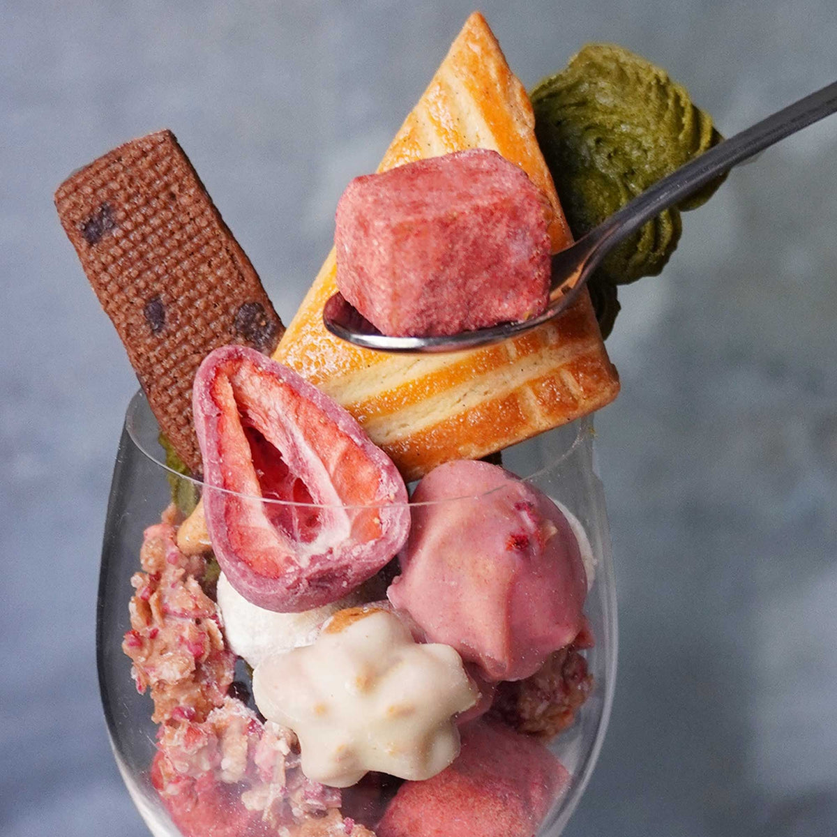 【9/18(金)18:00発売】"パフェのクッキー缶" Baked Parfait - Strawberry -