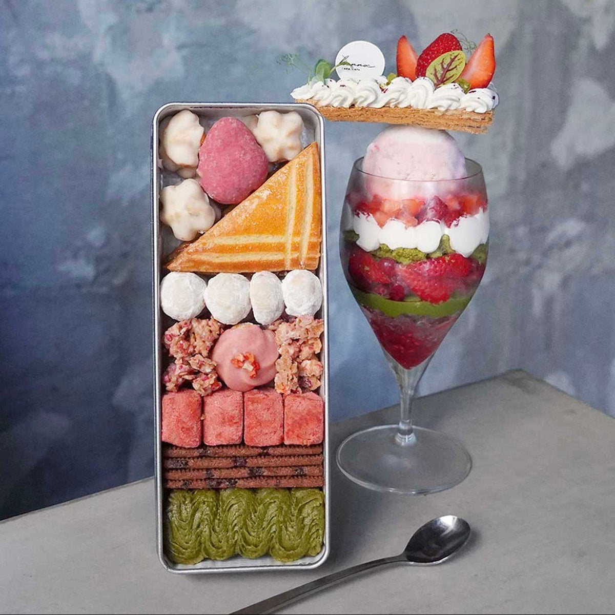 【9/18(金)18:00発売】"パフェのクッキー缶" Baked Parfait - Strawberry -